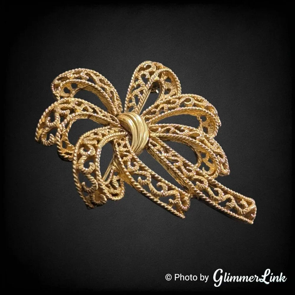 Vintage Crown Trifari Ornate Openwork Ribbon Bow Gold Tone Brooch Pin
